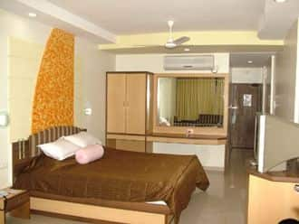 https://imgcld.yatra.com/ytimages/image/upload/t_hotel_yatra_city_desktop/v1464552324/Domestic Hotels/Hotels_Gandhidham/Jai Residency/HO_M44mlV.jpg